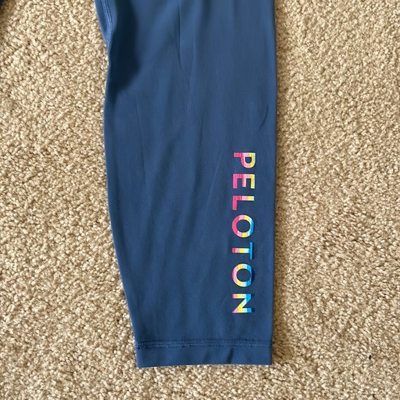 LULULEMON PELOTON WUNDER UNDER LEGGINGS. - Picture 2 of 15